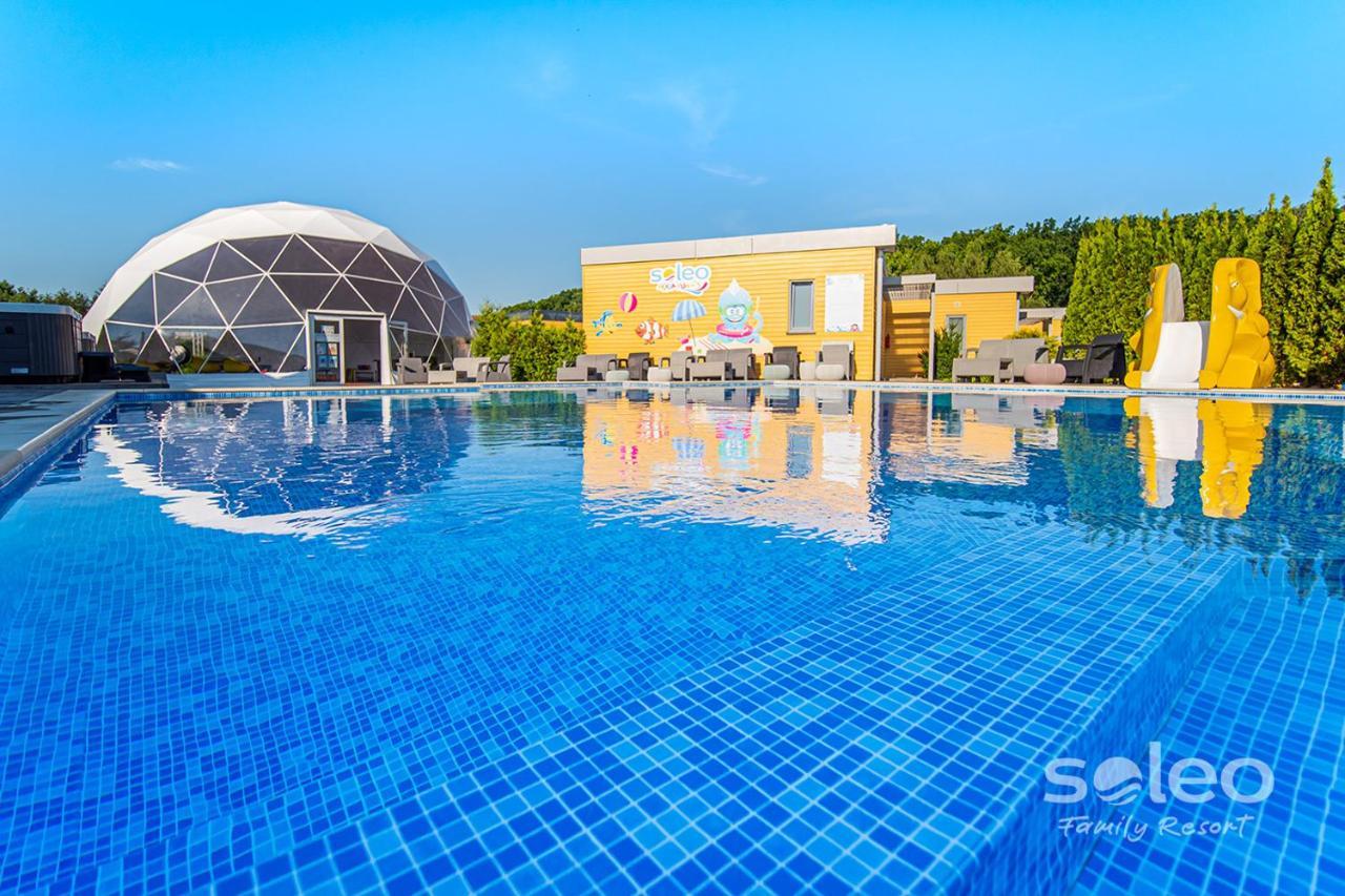 Soleo Family Resort - Domki 3 Min Od Morza - 3 Baseny, 4 Jacuzzi, Sauna, Animacje, Malpi Gaj, 3 Sale Zabaw, 4 Place Zabaw, 2 Restauracje Rewal Exteriér fotografie